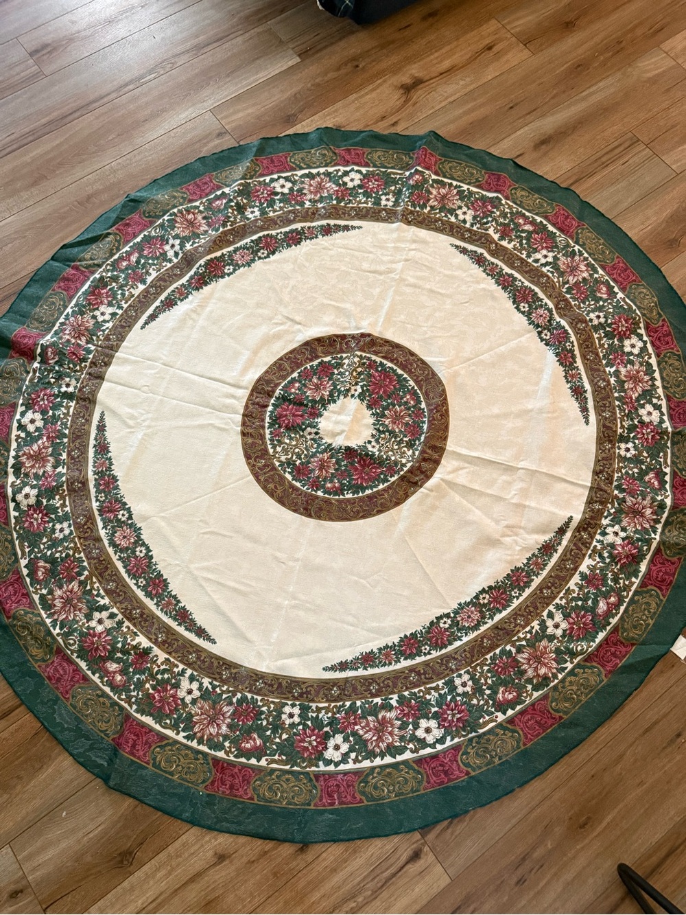 Vintage Festive Cream, Green & Red Round Tree Skirt